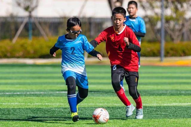 合体！科尔和新任首席助教沃格尔观战勇士vs灰熊夏联 邓利维作陪